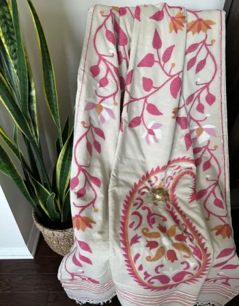 White Kanthastitch Saree with Pink Floral Vines and Bold Paisley Motif