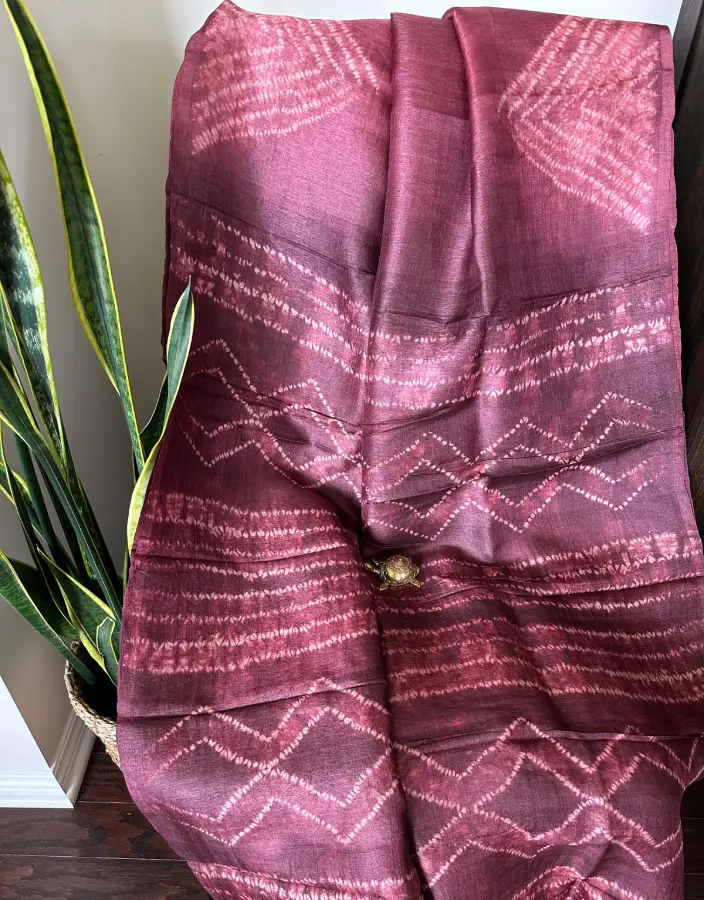 Maroon Tussar Silk Saree with Tie-Dye Pattern Maroon Tussar Silk Saree with Tie-Dye Pattern