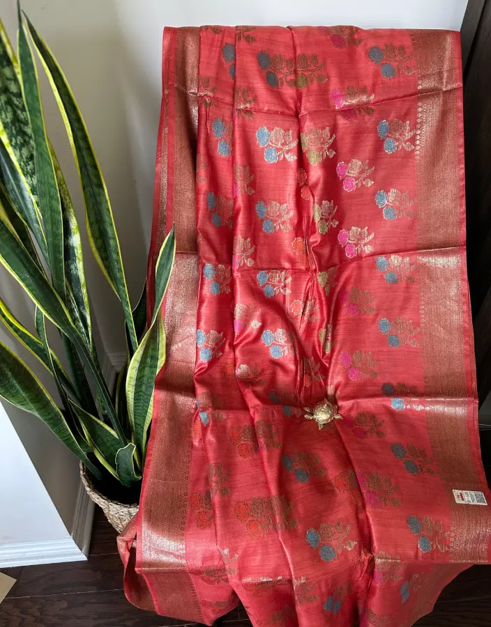 Tomato Red Tussar Jamdani Saree with Multicolored Floral Motifs Tomato Red Tussar Jamdani Saree with Multicolored Floral Motifs